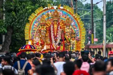 हुगली नदी में दुर्गा विसर्जन: 21 अक्टूबर शाम 7 बजे तक 700 से अधिक प्रतिमाएं प्रवाहित