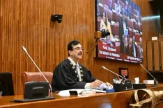 पाकिस्तान : जनता पर महंगाई की मार, सीनेट चेयरमैन सरकारी कोष से खरीद रहे लग्‍जरी कार