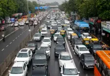 क्या यात्री वाहनों की बिक्री में गिरावट का कारण जीएसटी सुधार की प्रतीक्षा है?