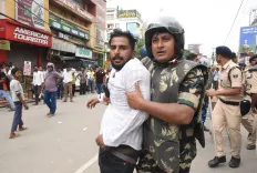 पटना में बीपीएससी टीआरई-4 छात्र आंदोलन हिंसक, डीएसपी कामाख्या नारायण सिंह घायल; लाठीचार्ज-वॉटर कैनन