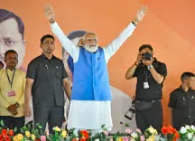 सिलीगुड़ी में पीएम मोदी का शानदार रोड शो, गूंज उठे 'मोदी-मोदी' के नारे