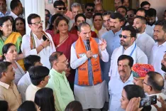 राजस्थान भाजपा अध्यक्ष मदन राठौड़ ने बांटीं 'मेलोडी' टॉफियां, राहुल गांधी के बयानों को बताया 'बचकाना'