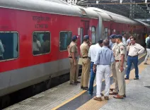 आरपीएफ ने 584 बच्चों और वयस्कों को परिवारों से मिलाया, 25 यात्रियों की जान बचाई