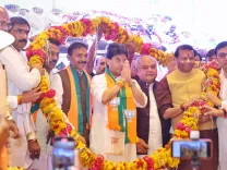 मध्य प्रदेश: ज्योतिरादित्य सिंधिया ने अशोकनगर में अधिकारियों को शिकायतों के कुप्रबंधन पर सुनाई फटकार