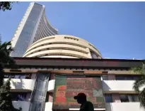 क्रिसमस से पहले भारतीय शेयर बाजार लाल निशान में बंद, फार्मा और आईटी शेयरों में दिखी बिकवाली