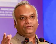 प्रज्वल रेवन्ना की बैरक से मोबाइल और OTT ऐप्स बरामद, खड़गे बोले- मैंने दिया था छापे का आदेश