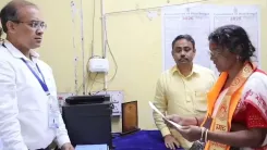 स्मृति ईरानी ने आरजी कर पीड़िता की मां का नामांकन कराया, न्याय की प्रतीक बताई