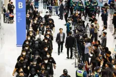 दक्षिण कोरिया: कंबोडिया से वापस लाए गए 59 घोटालेबाज, गिरफ्तार करना चाहती है पुलिस