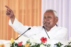 पटना विश्वविद्यालय में नीतीश कुमार के उद्घाटन कार्यक्रम के दौरान छात्रों का विरोध