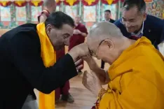 सनी देओल ने दलाई लामा से की मुलाकात, कहा- 'उनके आशीर्वाद से मिला मन को सुकून'