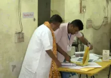 सुवेंदु अधिकारी ने भवानीपुर मतदान केंद्रों का निरीक्षण किया, ममता के खिलाफ दूसरे चरण में कड़ा मुकाबला