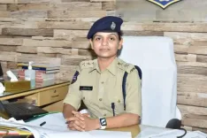 क्या तेलंगाना के मुख्यमंत्री ने ग्रेटर हैदराबाद में ट्रैफिक समस्याओं के समाधान के लिए युवा आईपीएस अधिकारियों की नियुक्ति की?