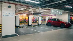 टेस्ला ने नवी मुंबई में खोला भारत का पहला मॉल चार्जिंग स्टेशन