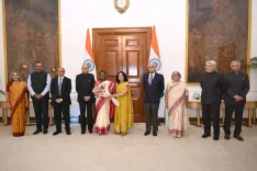 यूपीएससी अध्यक्ष अजय कुमार ने राष्ट्रपति द्रौपदी मुर्मु को सौंपी 76वीं वार्षिक रिपोर्ट, शताब्दी स्मारक सिक्का भी भेंट