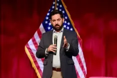 बढ़ते तनाव के बीच अमेरिका और सख्त करेगा ईरान के खिलाफ एनर्जी बैन