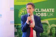 होर्मुज जलडमरूमध्य को फिर से खोलने के विकल्प तलाश रहा ब्रिटेन: ऊर्जा मंत्री मिलिबैंड