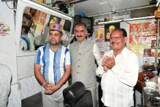 HP CM's Office Honours Barber with Traditional Cap