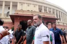 'हम आपके खिलाफ कार्रवाई करेंगे': राहुल गांधी ने चुनाव आयोग के अधिकारियों को चेतावनी दी