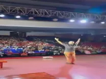 क्या अनुपम खेर ने हैदराबाद के मंच पर दर्शकों को मोहित किया?