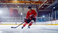 क्या आइस हॉकी बर्फ पर खेलने वाला तेज और रोमांचक खेल है?