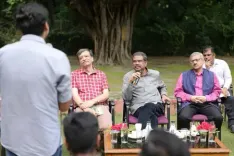 आईआईटी दिल्ली में छात्रों से मिले शिक्षा मंत्री, पीएम ने किया है आत्मनिर्भरता का आह्वान 