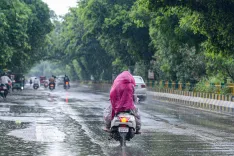 IMD का रेड अलर्ट: ओडिशा और गुजरात में अगले 2-3 घंटे भारी बारिश, 8 राज्यों में ऑरेंज वार्निंग
