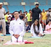 Akshay Kumar joins Mansukh Mandaviya for Yoga Day 2026 asanas in Mumbai