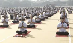 अंतरराष्ट्रीय योग दिवस 2025: अहमदाबाद में पश्चिम रेलवे के कर्मचारियों ने उत्साह के साथ किया योग 