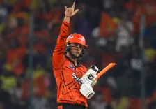 आईपीएल 2026: अभिषेक शर्मा ने 15 गेंदों में बनाया अर्धशतक, इतिहास रचा