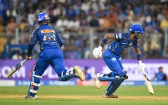 रिकेल्टन का धमाकेदार शतक: मुंबई इंडियंस ने एसआरएच को दिया 244 रन का विशाल लक्ष्य, आईपीएल 2026