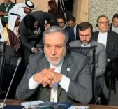 फ्रांस के राष्ट्रपति मैक्रों की कतर से बातचीत: गैस प्लांट हमले पर जताई चिंता, अराघची ने कहा 'दुखद'