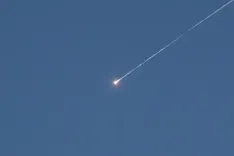 पश्चिम एशिया संकट: ईरान के खार्ग आइलैंड पर हमला, रेलवे पुल को उड़ाया