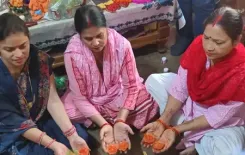 पारंपरिक मिट्टी के दीयों की मांग में भारी उछाल, चीन के उत्पाद पीछे