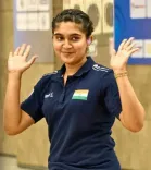 ISSF वर्ल्ड कप: ईशा सिंह ने 40 अंकों से जीता स्वर्ण, मनु भाकर ने डबल शूटऑफ में झटका कांस्य