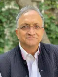क्या डॉ. रामचंद्र गुहा को 2025 के लिए 'महात्मा गांधी सेवा पुरस्कार-कर्नाटक' मिला है?