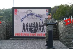 क्या दीप जलाते समय शहीदों को याद करना आवश्यक है? रक्षा मंत्री और सेनाध्यक्ष ने दी दीपावली की बधाई