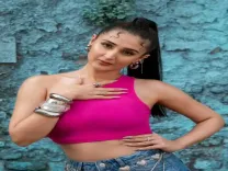 ध्वनि भानुशाली: यंग जनरेशन की पसंदीदा गायिका ने दिल को छूने वाले गानों से जीता सबका दिल