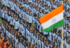 वंदे मातरम पर ₹5 जुर्माना और लाठियाँ, फिर भी क्रांतिकारियों के होठों से न उतरा यह तराना