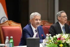 Jaishankar Meets Indian Diaspora in Oman, Hails Bilateral Ties