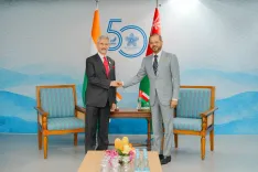 Jaishankar Meets Oman FM Al Busaidi in Manila