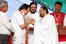 Jal Shakti Minister CR Paatil Greets Gurudevshri Rakeshji on Birthday