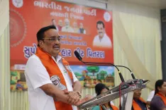 Jal Shakti Minister Paatil Distributes Nutrition Kits in Navsari