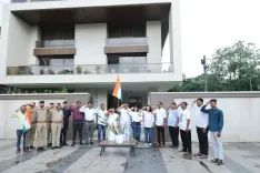 Jal Shakti Minister Paatil hoists flag with Surat police