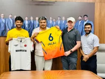 What does Jalaj Saxena's joining Maharashtra mean for the 2025/26 domestic season?