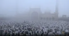 जामा मस्जिद में लोगों ने अदा की ईद-उल-फितर की नमाज, देश में अमन और भाईचारे की मांगी दुआ 