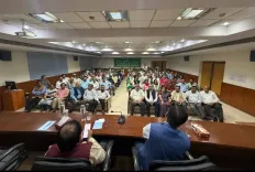जामिया मिलिया इस्लामिया में छात्र संघ की मांग पर आंदोलन जारी, कांग्रेस सांसदों के अनधिकृत प्रवेश पर FIR