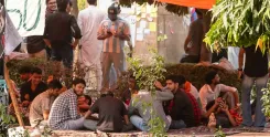जामिया मिलिया इस्लामिया में गेट बंद: 15 दिन से आंदोलनरत छात्रों का फूटा गुस्सा, तीन मांगों पर अड़े