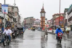 जम्मू-कश्मीर में भारी बारिश, रियासी और राजौरी में स्कूल बंद