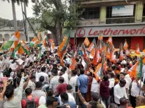 जमशेदपुर में BJP-कांग्रेस कार्यकर्ताओं में पथराव, बिष्टुपुर हिंसा में 10 से अधिक घायल