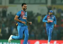 जन्मदिन विशेष: दीपक चाहर ने बीमार पिता के लिए छोड़ा दक्षिण अफ्रीका दौरा, 7 अगस्त को मनाएंगे 34वाँ जन्मदिन